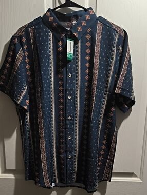 Casual Navy Patterned Short-Sleeve Button-Down Shirt